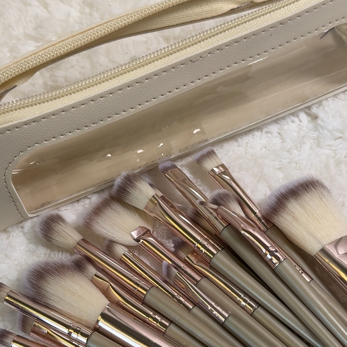 20-Piece Makeup Brush Set with Elegant Pouch- Black - Pink - Beige